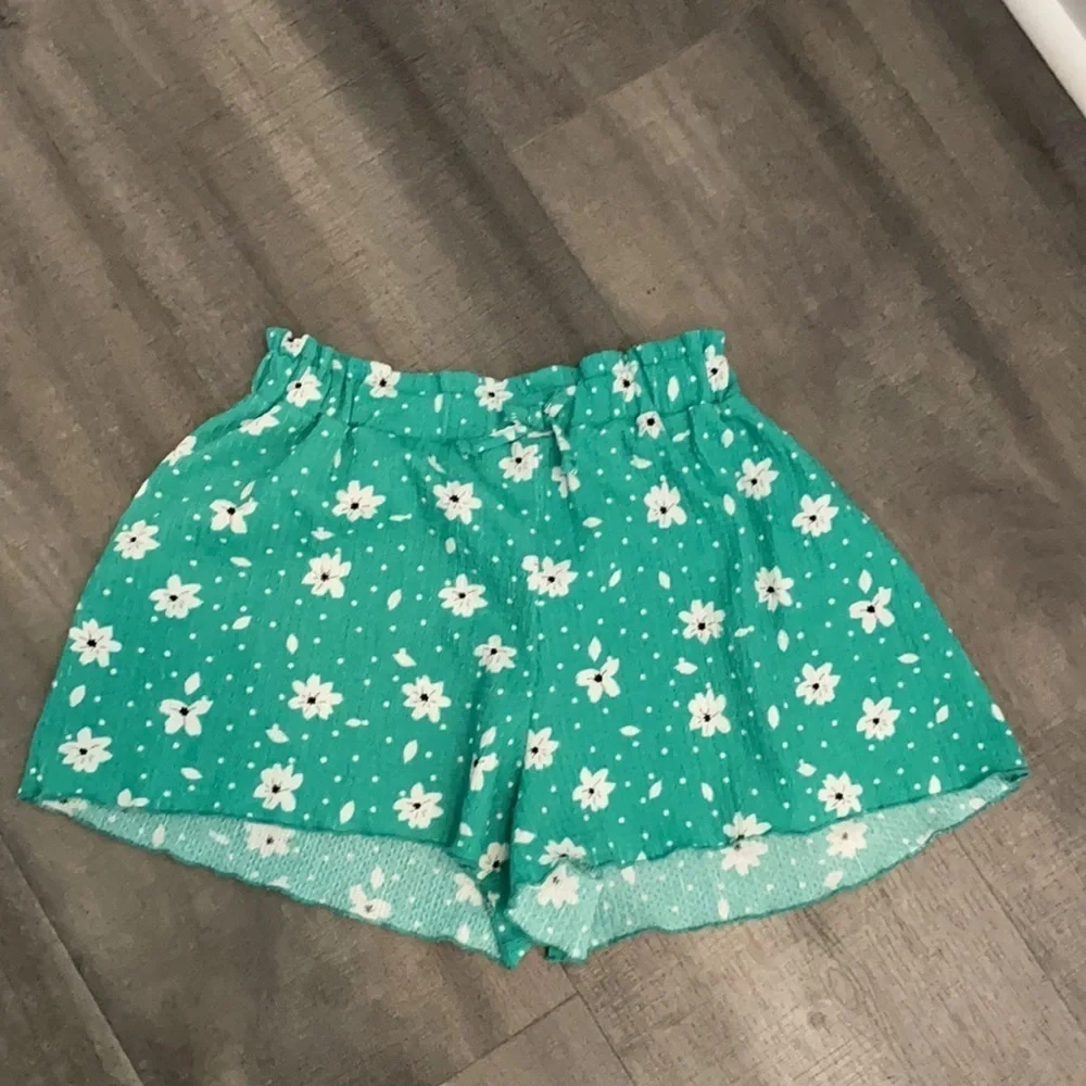 Zara Green Floral print shorts girls size 9